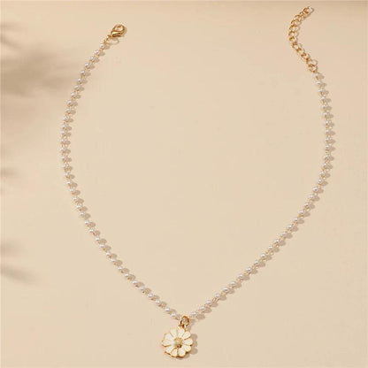 Daisy with Pearl Pendant